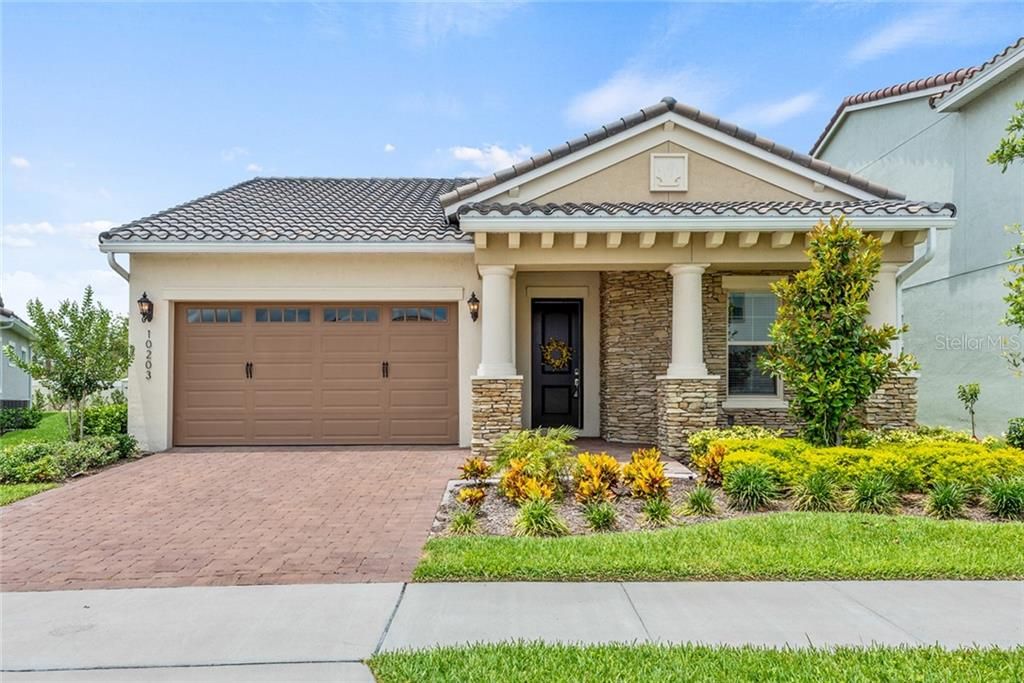 Experience paradise in the guard gated GOLF COMMUNITY of Eagle Creek. This MOVE-IN READY HOME is beautifully maintained and features updates galore!
