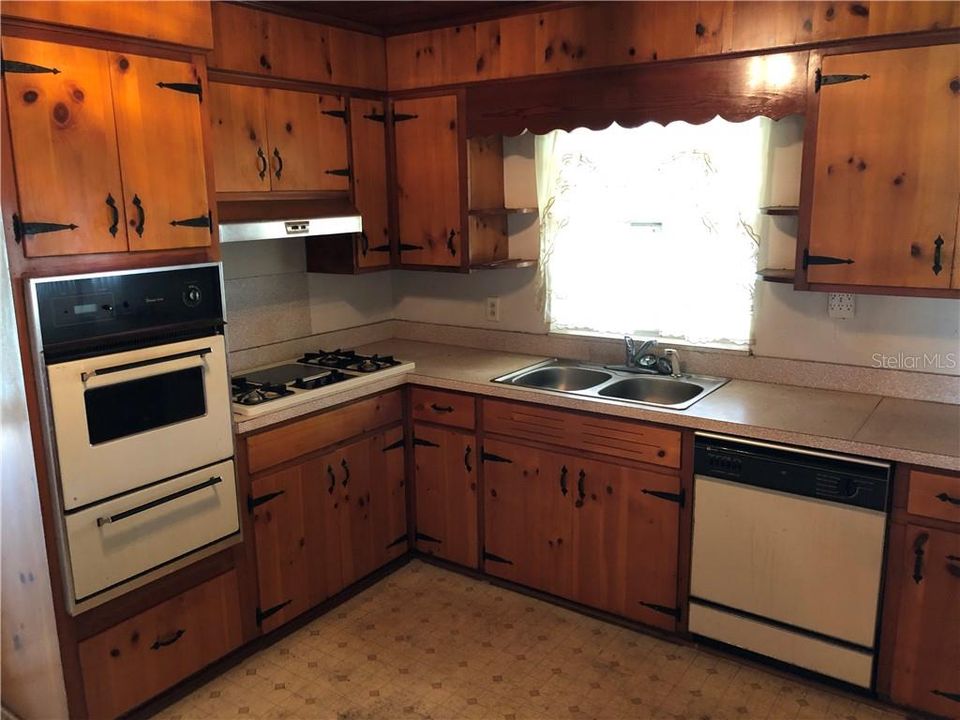 Vendido Recientemente: $89,900 (3 camas, 1 baños, 1440 Pies cuadrados)