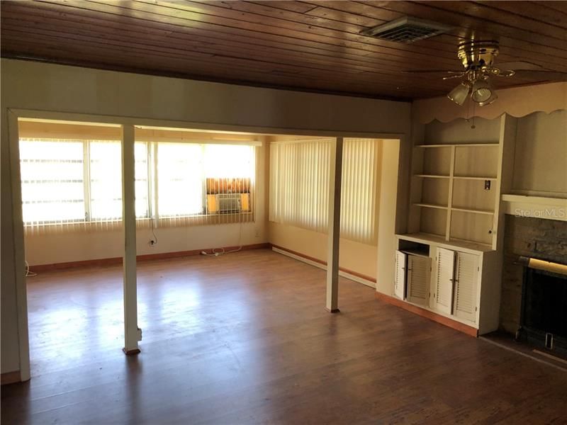 Vendido Recientemente: $89,900 (3 camas, 1 baños, 1440 Pies cuadrados)