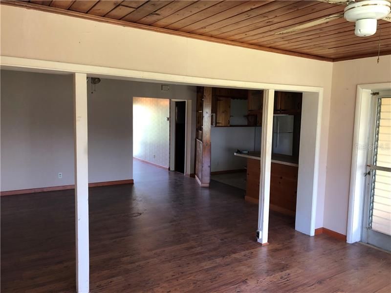 Vendido Recientemente: $89,900 (3 camas, 1 baños, 1440 Pies cuadrados)