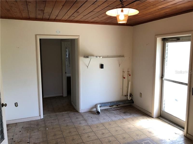 Vendido Recientemente: $89,900 (3 camas, 1 baños, 1440 Pies cuadrados)