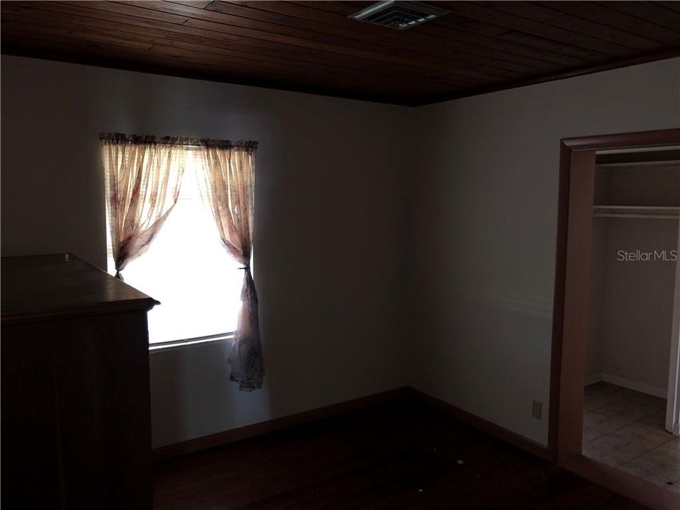 Vendido Recientemente: $89,900 (3 camas, 1 baños, 1440 Pies cuadrados)