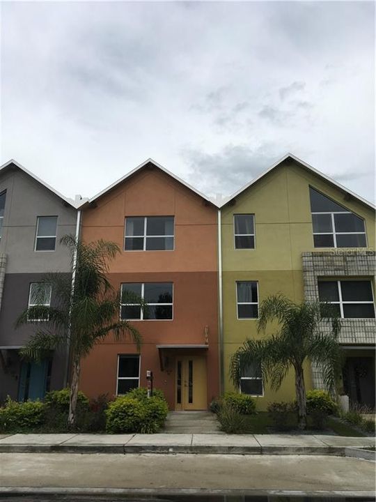 Recently Rented: $2,395 (3 beds, 3 baths, 2149 Square Feet)