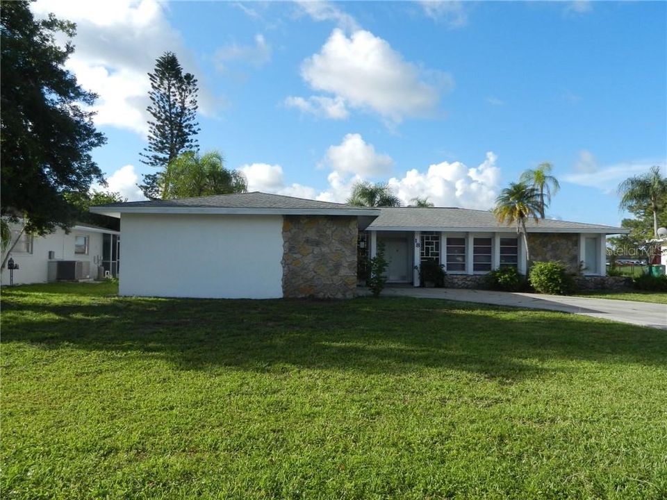 Recently Rented: $3,000 (3 beds, 2 baths, 1686 Square Feet)