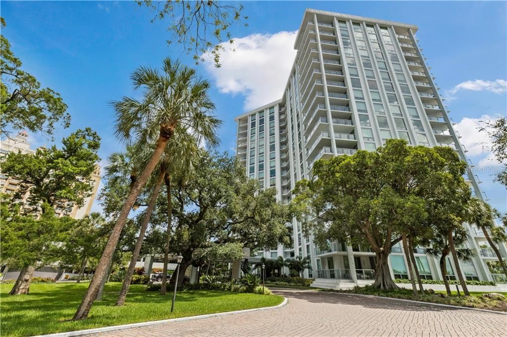Recently Sold: $689,000 (2 beds, 2 baths, 1577 Square Feet)