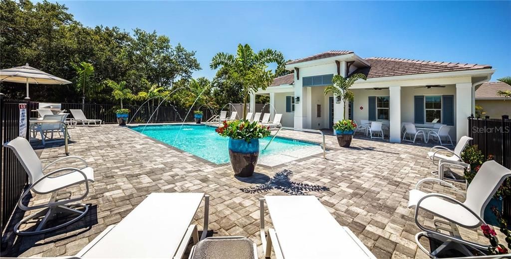 Recently Sold: $650,000 (3 beds, 3 baths, 2740 Square Feet)