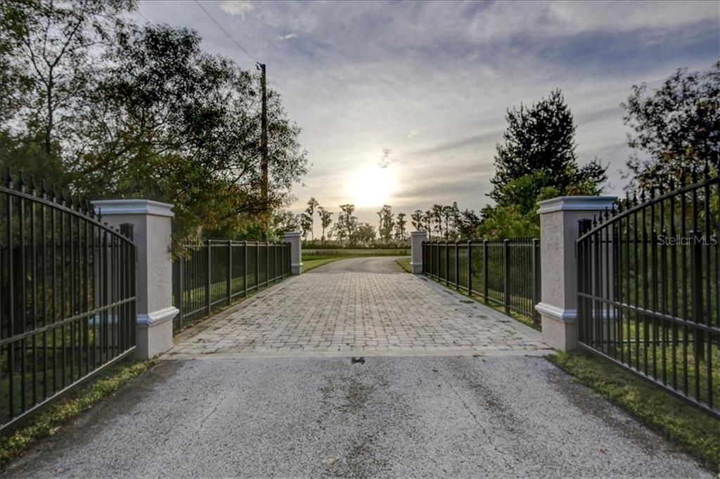 Vendido Recientemente: $724,900 (12.04 acres)