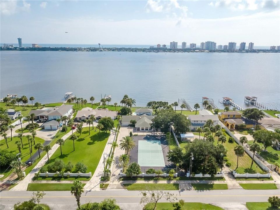 Vendido Recientemente: $559,900 (4 camas, 4 baños, 4259 Pies cuadrados)