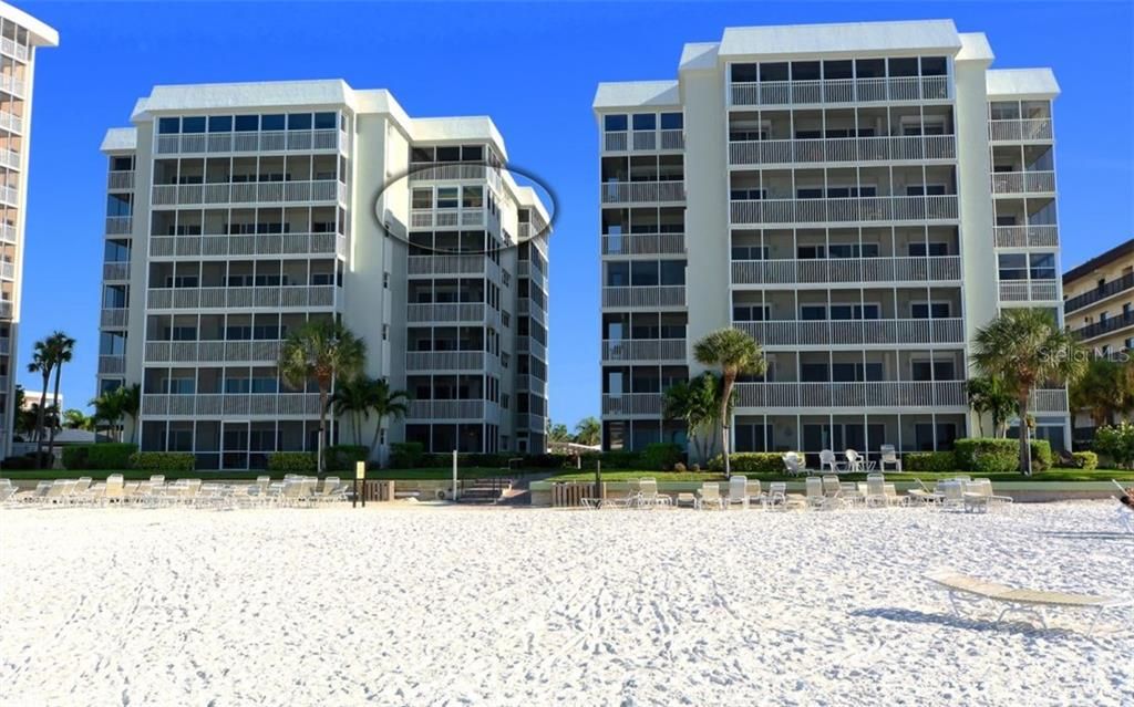 Recently Sold: $728,000 (2 beds, 2 baths, 977 Square Feet)