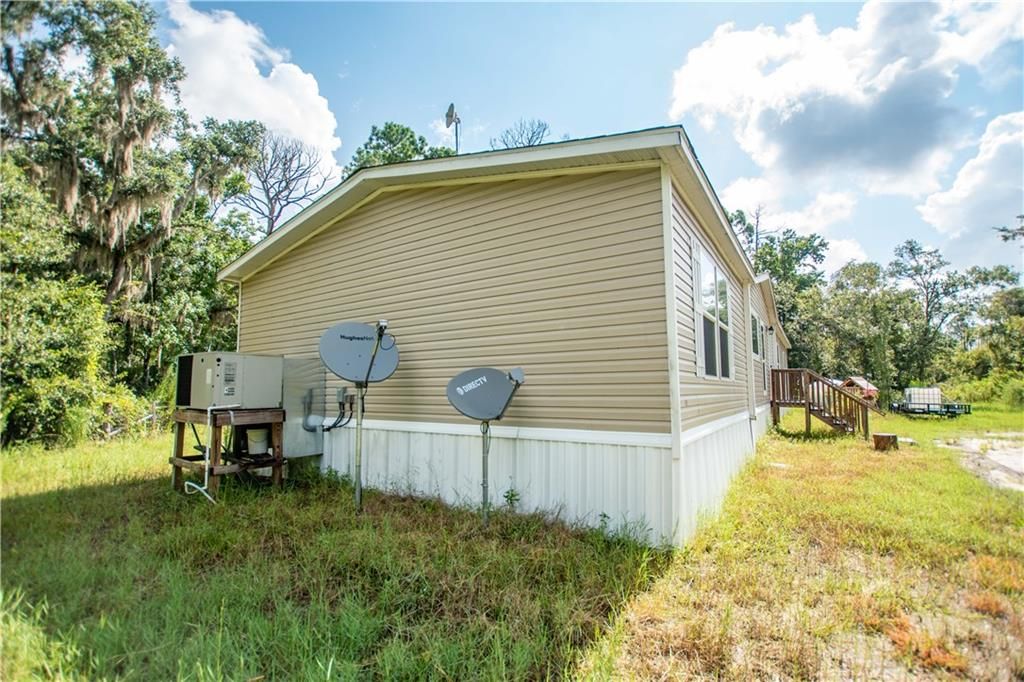 Vendido Recientemente: $299,900 (4 camas, 2 baños, 1976 Pies cuadrados)