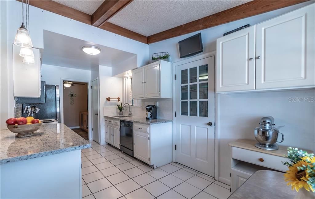 Recently Sold: $310,000 (3 beds, 2 baths, 1877 Square Feet)