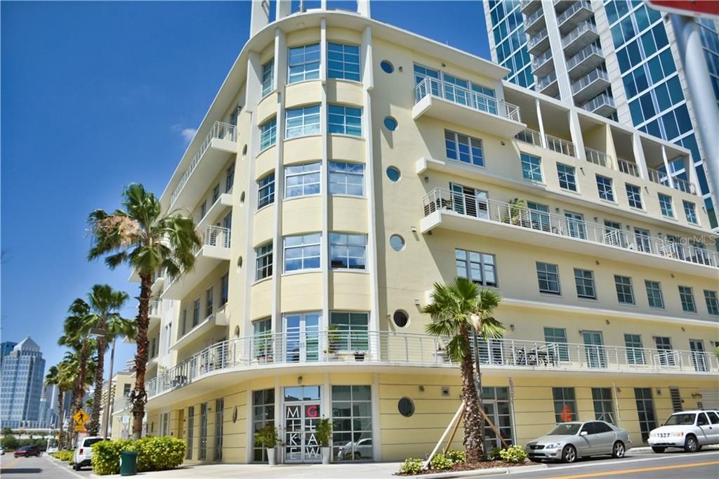 Recently Rented: $2,800 (2 beds, 2 baths, 1668 Square Feet)