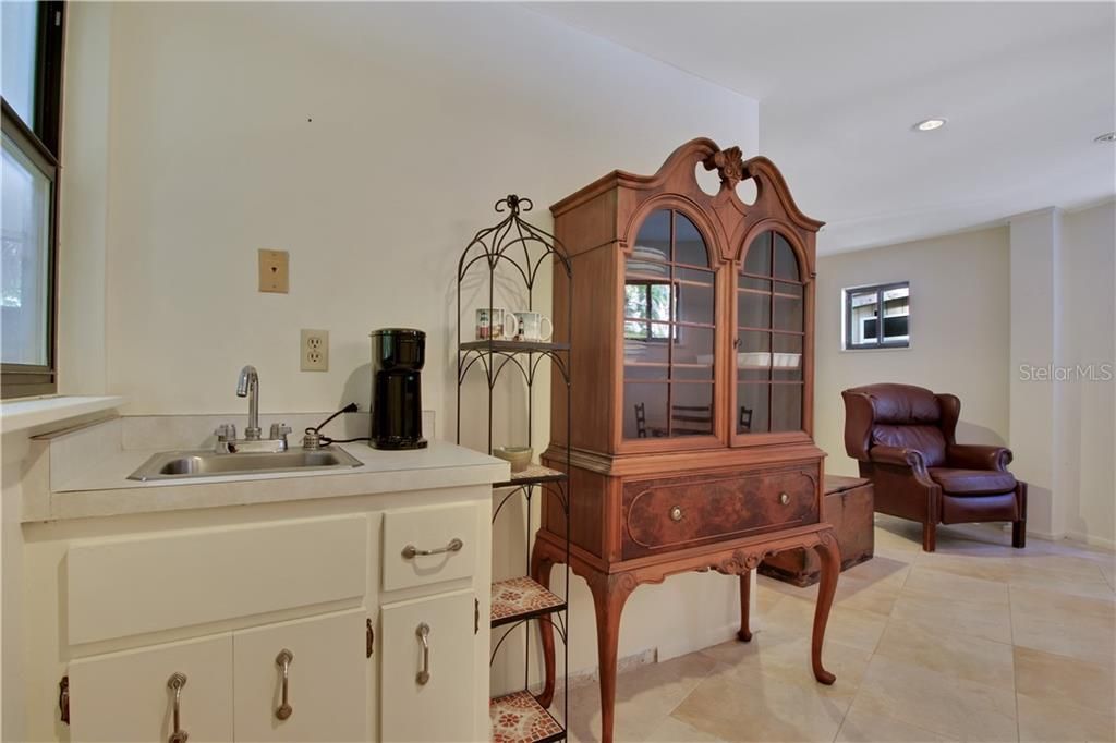 For Rent: $5,500 (2 beds, 2 baths, 1206 Square Feet)