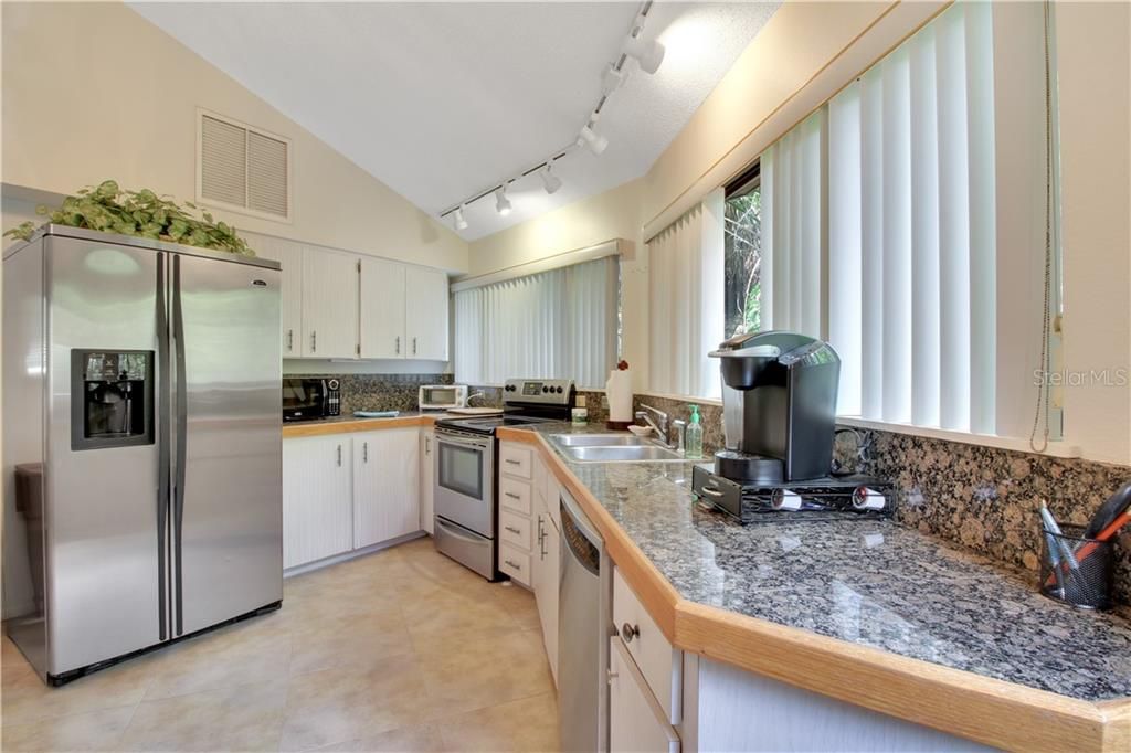 For Rent: $5,500 (2 beds, 2 baths, 1206 Square Feet)