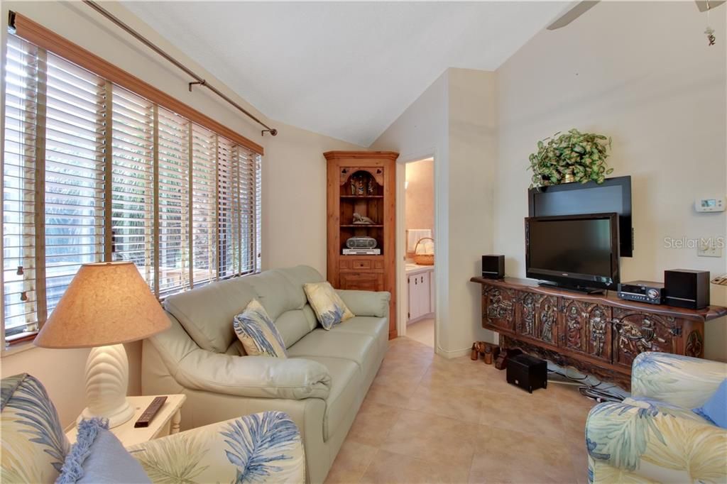 For Rent: $5,500 (2 beds, 2 baths, 1206 Square Feet)