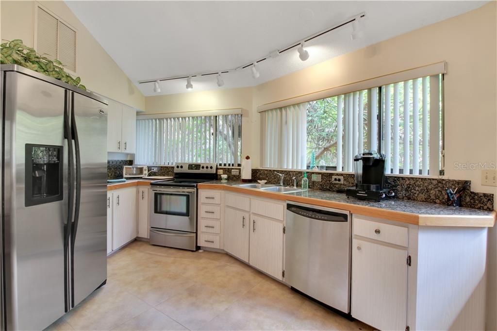 For Rent: $5,500 (2 beds, 2 baths, 1206 Square Feet)