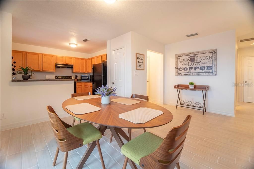 For Rent: $4,000 (2 beds, 2 baths, 1018 Square Feet)