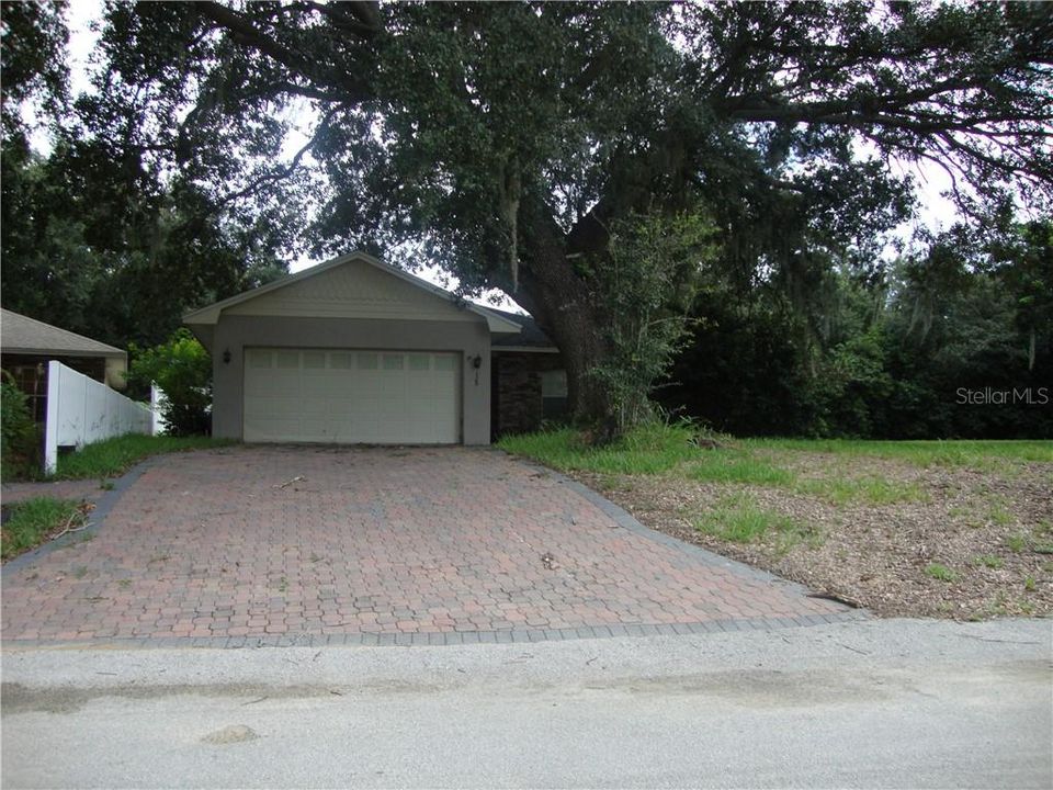Recently Rented: $1,400 (3 beds, 2 baths, 1468 Square Feet)
