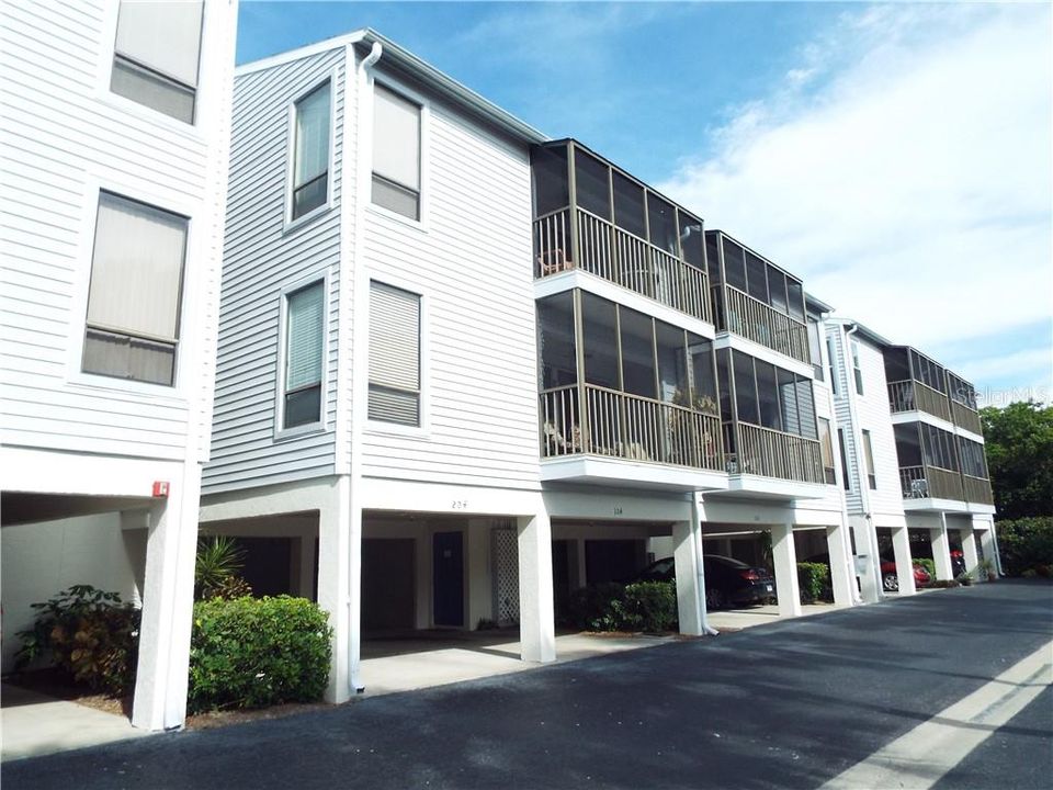 Recently Sold: $310,000 (2 beds, 2 baths, 1035 Square Feet)