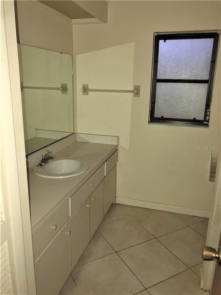 Vendido Recientemente: $313,900 (4 camas, 2 baños, 2089 Pies cuadrados)