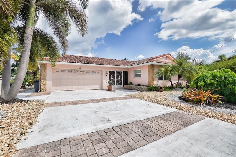 Recently Sold: $630,000 (3 beds, 2 baths, 1892 Square Feet)
