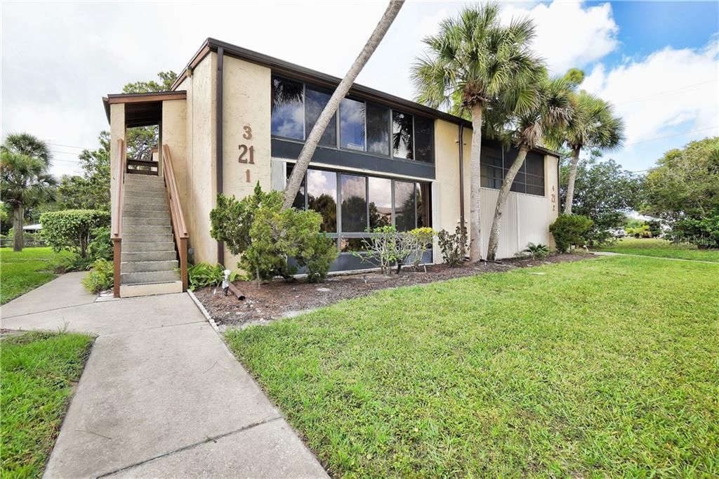 Recently Sold: $139,900 (2 beds, 2 baths, 1013 Square Feet)