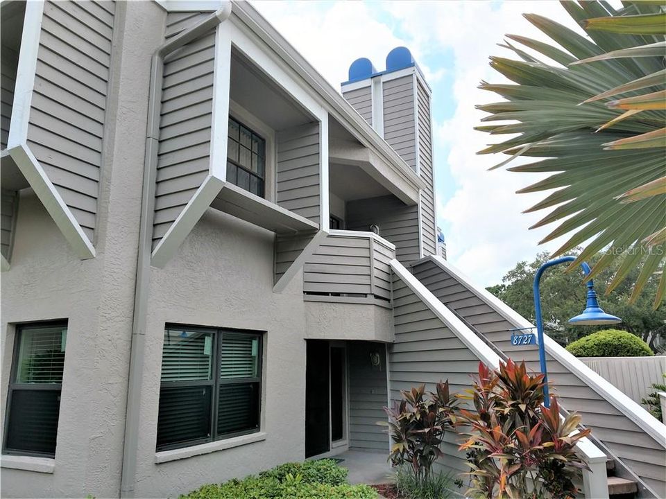 Entrance to 2nd floor unit