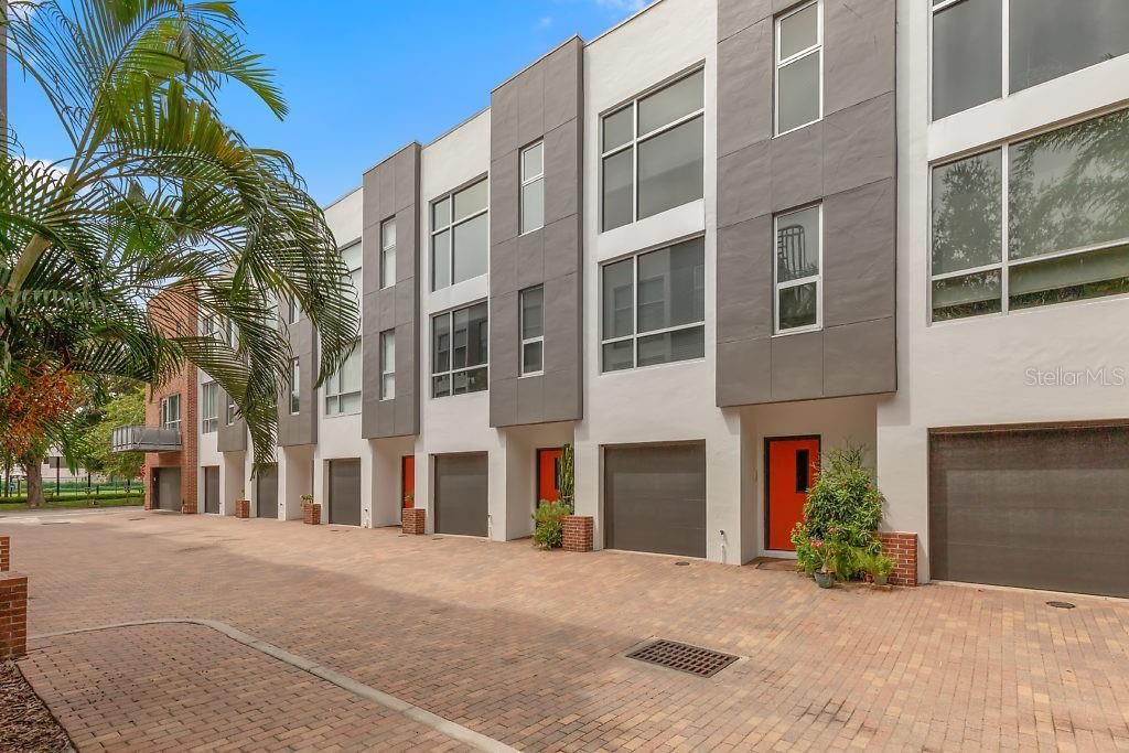 Recently Sold: $489,000 (3 beds, 2 baths, 1685 Square Feet)