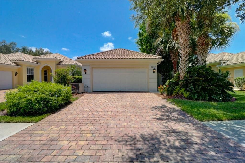 Vendido Recientemente: $359,900 (3 camas, 3 baños, 2008 Pies cuadrados)