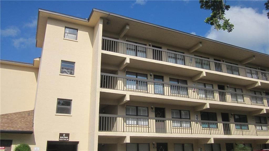 Recently Sold: $77,000 (1 beds, 1 baths, 924 Square Feet)