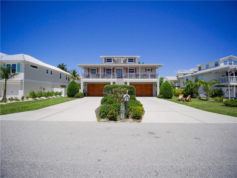 Vendido Recientemente: $725,000 (4 camas, 2 baños, 1743 Pies cuadrados)