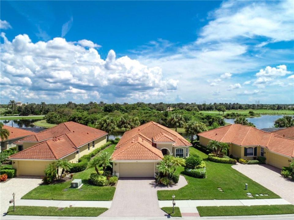 Vendido Recientemente: $379,000 (2 camas, 2 baños, 2189 Pies cuadrados)