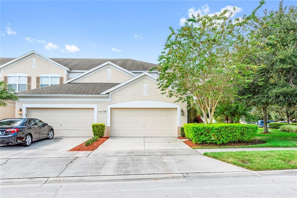 Live life to the fullest in GUARD-GATED Spring Isle with tree-lined streets, lakes, desirable schools, and a plethora of amenities. *NEARBY AVALON PARK* This END UNIT TOWNHOME features NEW PAINT (2017, NEW BASE MOULDING (2019), WASHER & DRYER, and a NEW PROGRAMMABLE THERMOSTAT (2018).