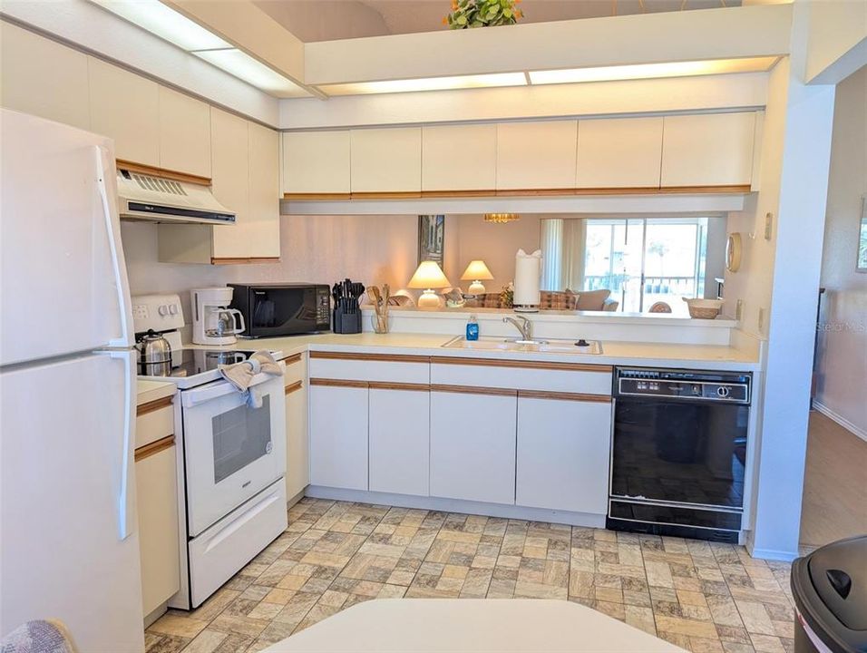 For Rent: $2,800 (2 beds, 2 baths, 1003 Square Feet)