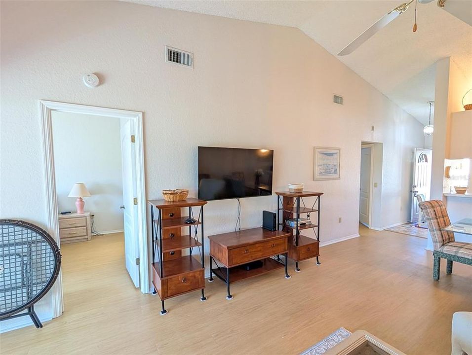 For Rent: $2,800 (2 beds, 2 baths, 1003 Square Feet)