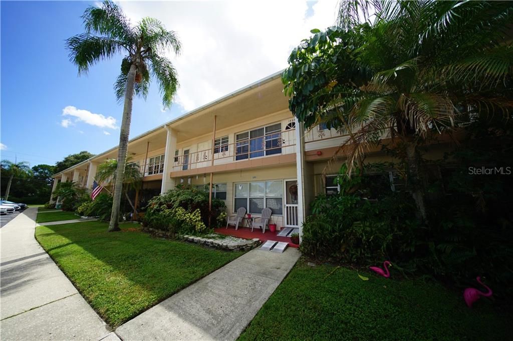 View of the building. 2-bedroom condo+FL room, Washer & Dryer, some remodeling, central AC (2016)...The unit 1505 is visible on the 2nd floor, the 2nd from mid-stairways