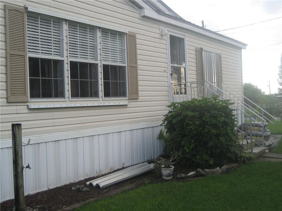 Recently Sold: $95,000 (3 beds, 2 baths, 1456 Square Feet)
