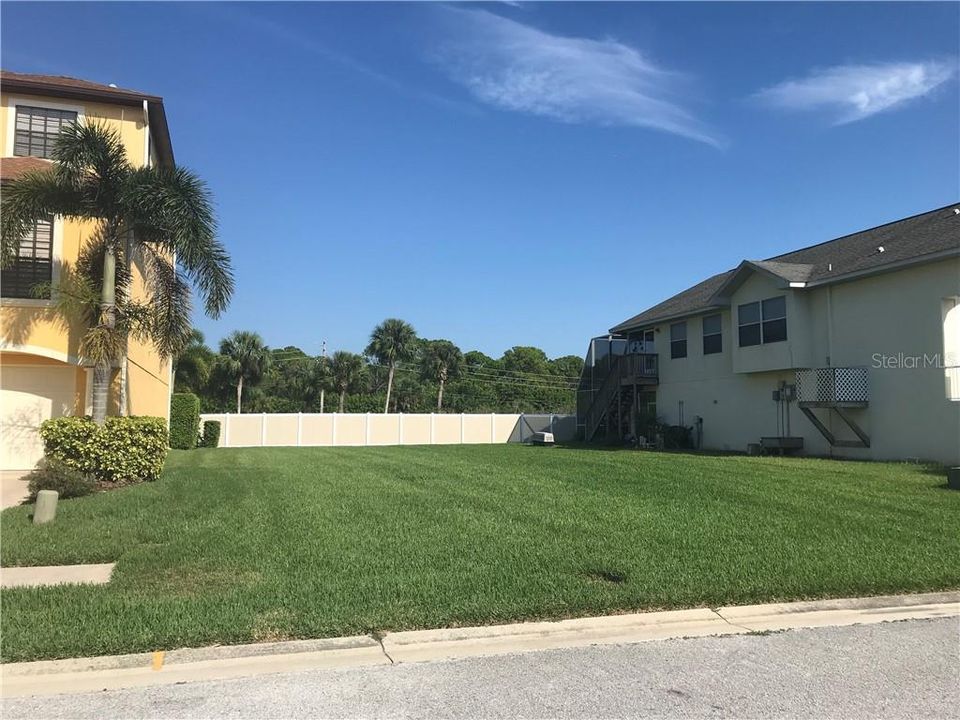 最近售出: $39,400 (0.13 acres)