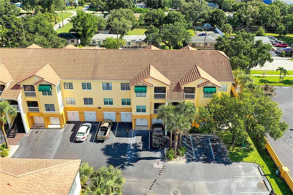 Recently Sold: $179,900 (2 beds, 2 baths, 985 Square Feet)