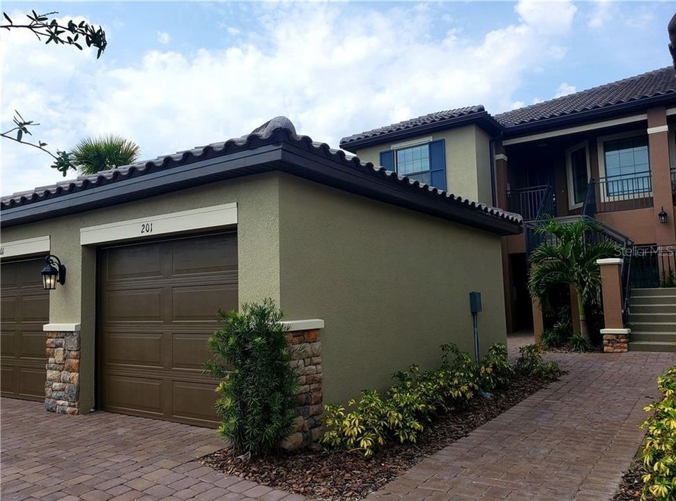 Recently Rented: $2,295 (2 beds, 2 baths, 1616 Square Feet)