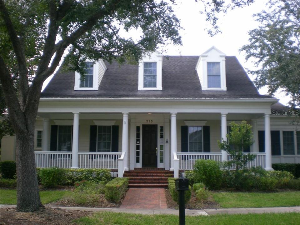 Vendido Recientemente: $1,050,000 (5 camas, 5 baños, 4871 Pies cuadrados)