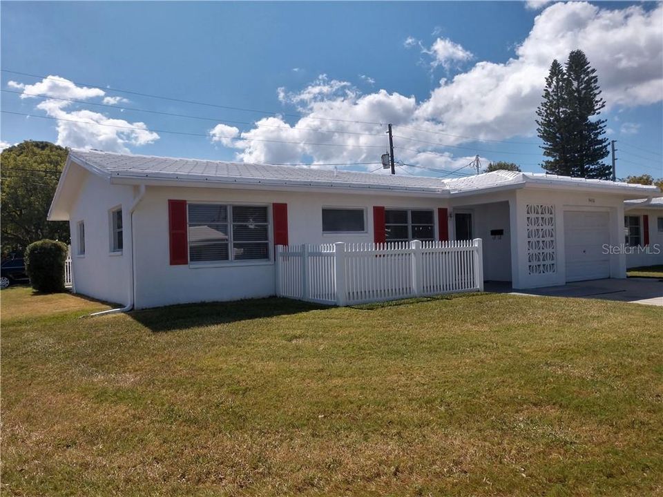 Awesome, move in ready, 2BR/2BA/1CG "Drayton" located in +55 Tampa Bay community, Mainlands of Tamarac.  A home with "Pride of Ownership" evident inside and out.