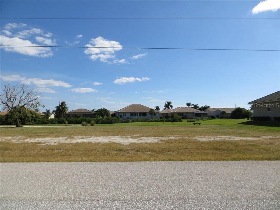 Недавно продано: $69,900 (0.28 acres)