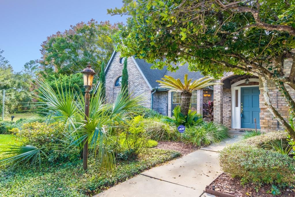 Vendido Recientemente: $439,900 (5 camas, 3 baños, 3740 Pies cuadrados)