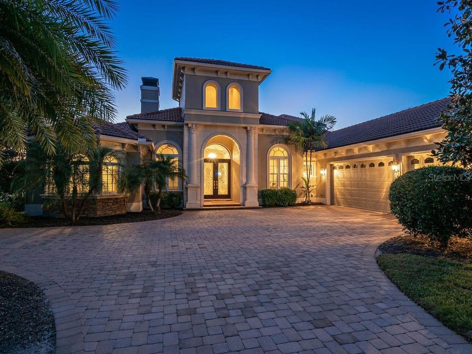 Recently Sold: $1,385,000 (4 beds, 4 baths, 4665 Square Feet)