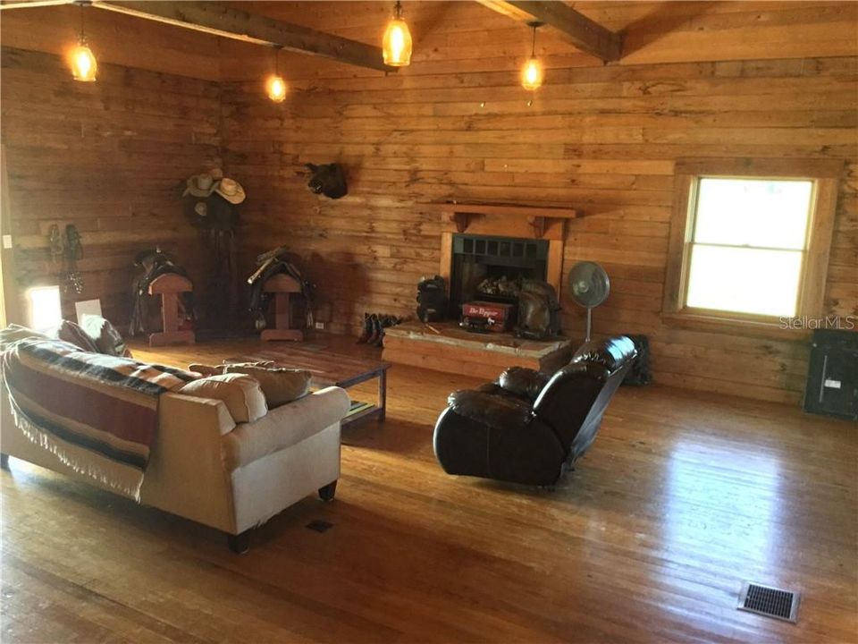 Vendido Recientemente: $400,000 (2 camas, 2 baños, 2324 Pies cuadrados)
