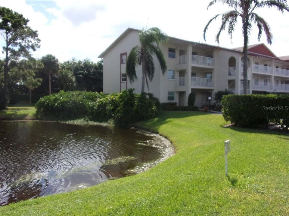7201 #201 29th ave w  Country Village  middle end unit