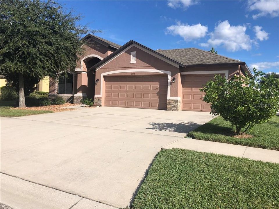 Recently Rented: $1,950 (3 beds, 2 baths, 2055 Square Feet)