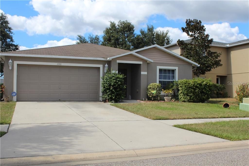 Recently Rented: $1,750 (3 beds, 2 baths, 1950 Square Feet)