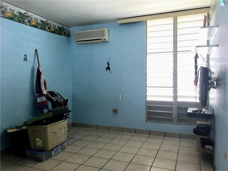 Vendido Recientemente: $275,000 (4 camas, 2 baños, 0 Pies cuadrados)